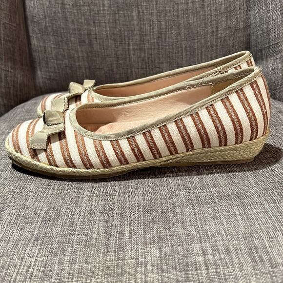 NWOT Beacon Fashion and Fit Espadrilles Jute Wedge Shoes 8.5M tan cream striped - Picture 3 of 11